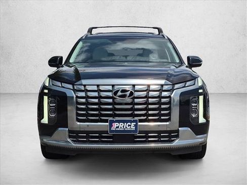 Used 2023 Hyundai Palisade Calligraphy FWD image 2