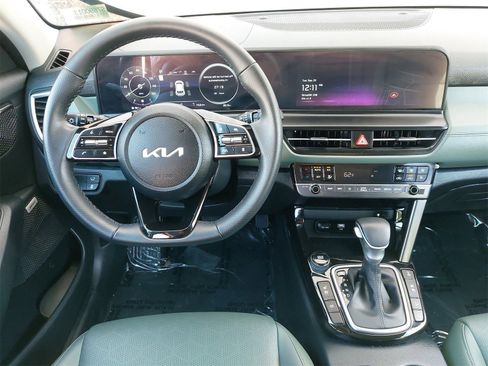 Certified 2025 Kia Seltos SX w/ SX Sunroof Package image 16