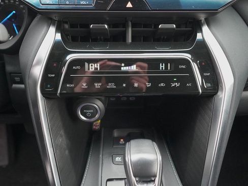 Certified 2023 Toyota Venza XLE image 32