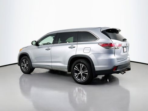 Used 2016 Toyota Highlander XLE AWD/4WD image 5