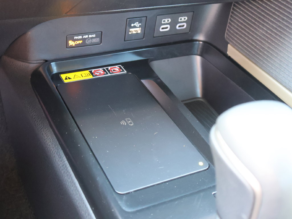 Used 2026 Toyota Camry SE FWD image 36