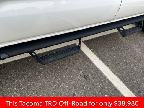 Used 2022 Toyota Tacoma TRD Off-Road image 30