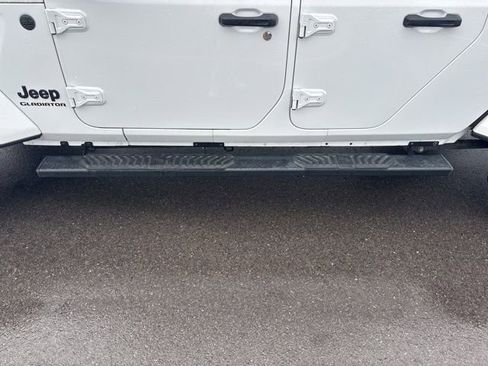 Used 2022 Jeep Gladiator Sport image 18