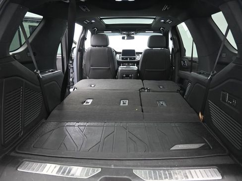 Used 2022 Chevrolet Tahoe Z71 w/ Luxury Package image 2