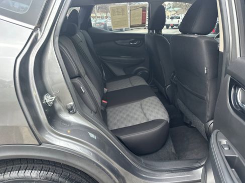 Used 2020 Nissan Rogue Sport SV image 15