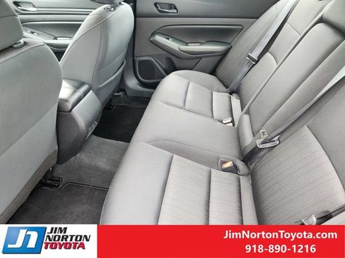 Used 2024 Nissan Altima 2.5 SV FWD image 30
