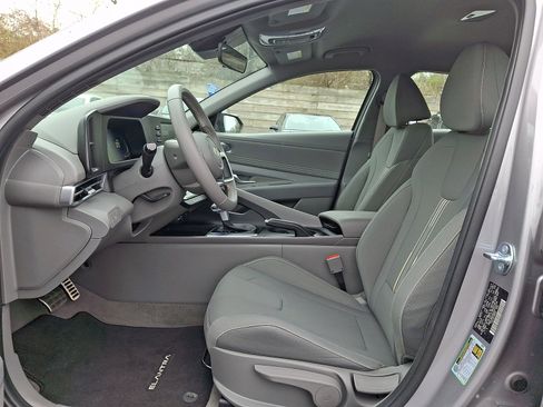 Certified 2025 Hyundai Elantra Sport image 13