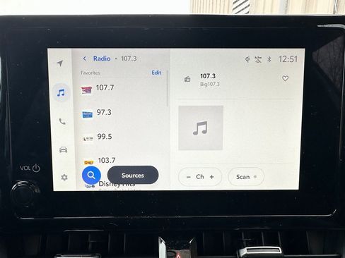 Used 2025 Toyota Corolla Cross XLE image 4