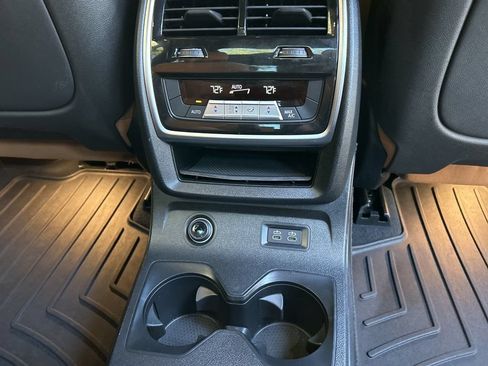 Used 2022 BMW X7 xDrive40i w/ M Sport Package AWD/4WD image 31