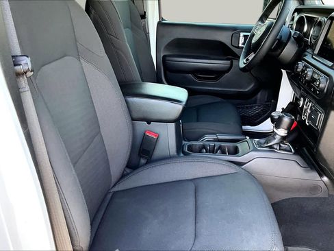 Used 2023 Jeep Gladiator Sport AWD/4WD image 9