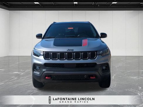 Used 2023 Jeep Compass Trailhawk image 8