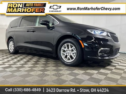 Used 2024 Chrysler Pacifica Touring-L FWD image 1