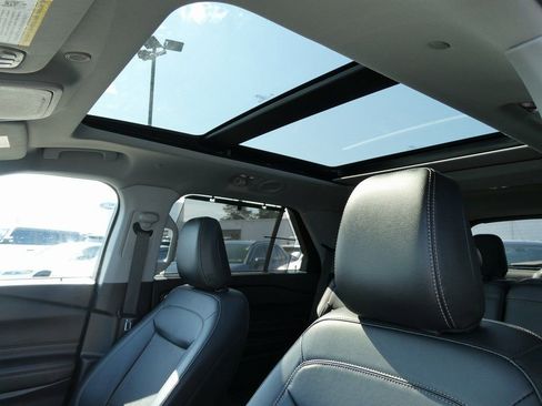 Certified 2021 Ford Explorer Limited w/ Hybrid Equipment Group 310A image 25