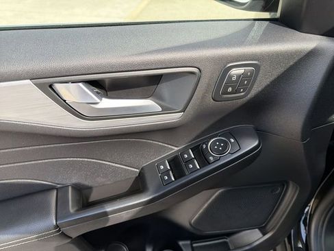 Used 2025 Ford Escape Platinum AWD/4WD image 15