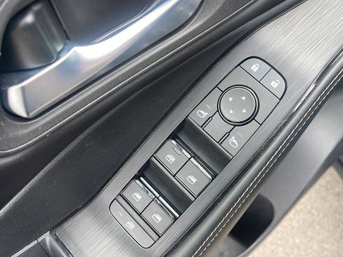 Used 2024 Nissan Rogue SV image 12