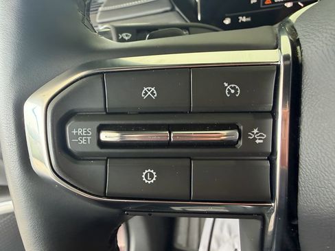 Used 2025 GMC Acadia Elevation image 27