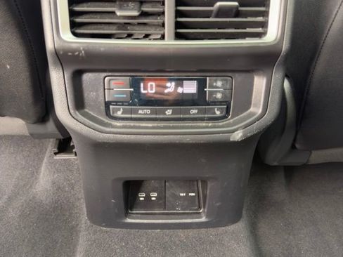 Used 2025 Volkswagen Atlas SEL AWD/4WD image 17