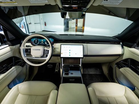 Used 2025 Land Rover Range Rover Long Wheelbase Autobiography image 55