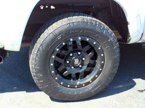 Used 2019 Toyota Tacoma SR5 AWD/4WD image 7