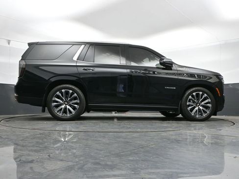 Used 2025 Chevrolet Tahoe High Country AWD/4WD image 43