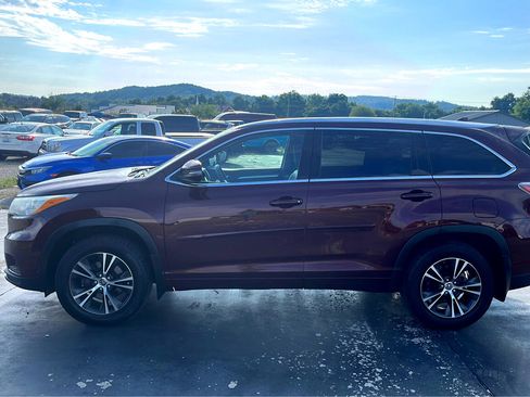 Used 2016 Toyota Highlander XLE image 6