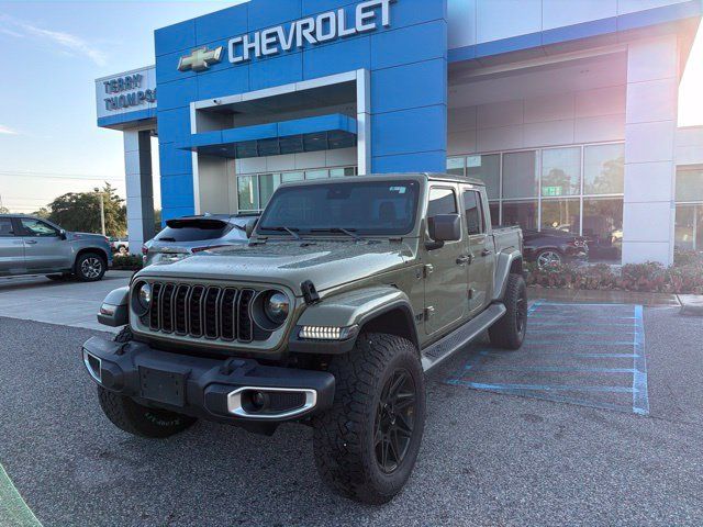 Used 2025 Jeep Gladiator Sport AWD/4WD image 1