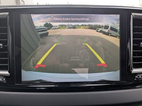 Used 2023 Chrysler Pacifica Touring-L image 23