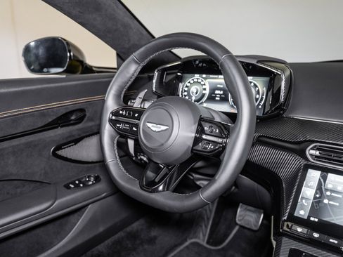 Used 2025 Aston Martin V8 Vantage Coupe image 19