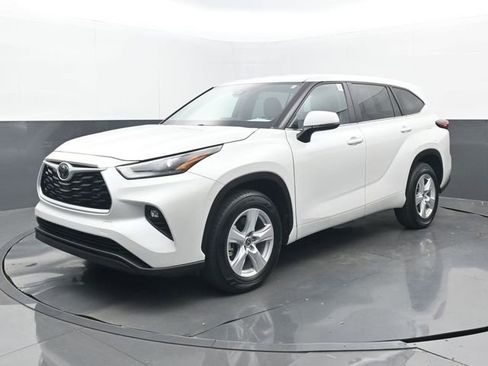 Used 2023 Toyota Highlander LE image 25