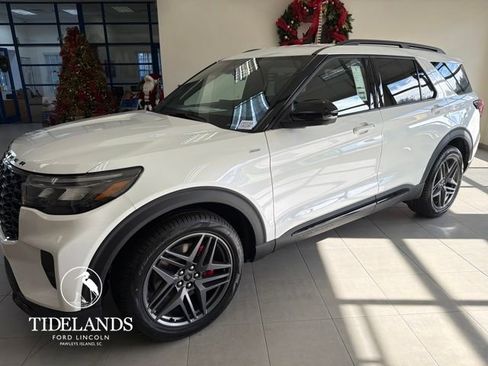 New 2026 Ford Explorer ST-Line w/ ST-Line Street Pack image 4