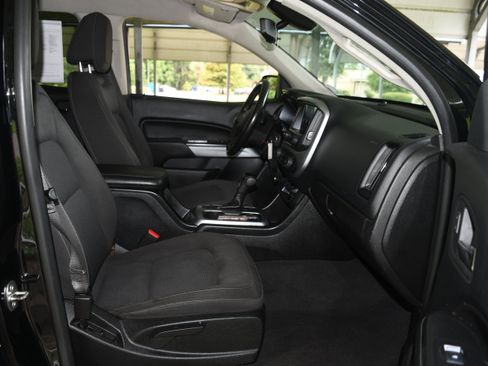 Used 2020 Chevrolet Colorado LT image 19