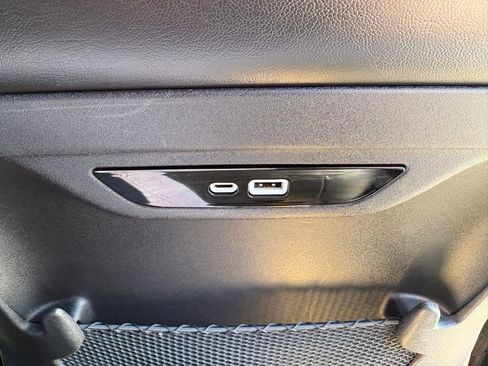 Used 2025 Chrysler Pacifica Select image 16