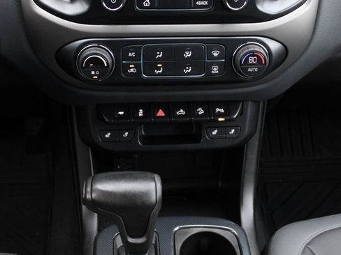 Used 2019 Chevrolet Colorado Z71 image 36