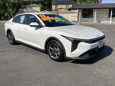 Used 2025 Kia K4 FWD image 1