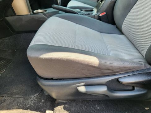 Used 2013 Toyota RAV4 LE AWD/4WD image 27