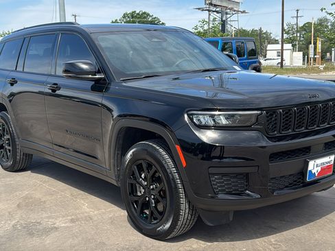 Certified 2024 Jeep Grand Cherokee L Altitude image 3