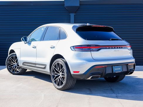 Certified 2025 Porsche Macan image 3