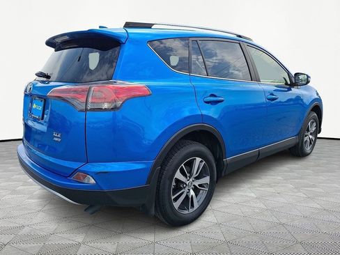 Used 2018 Toyota RAV4 XLE AWD/4WD image 7