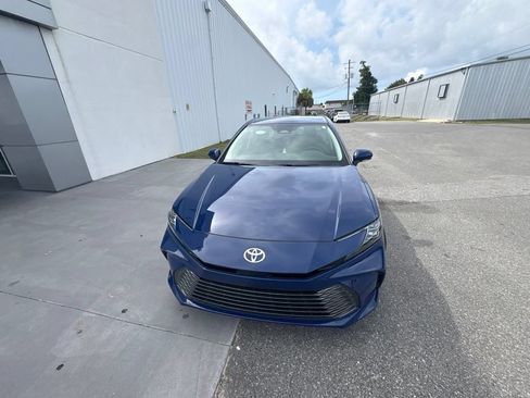Used 2025 Toyota Camry XLE FWD image 10