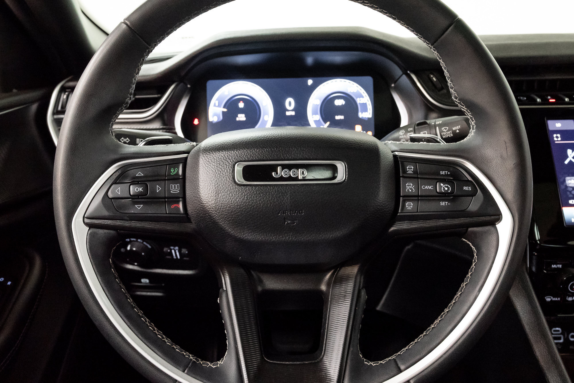 Used 2024 Jeep Grand Cherokee Laredo X AWD/4WD image 13