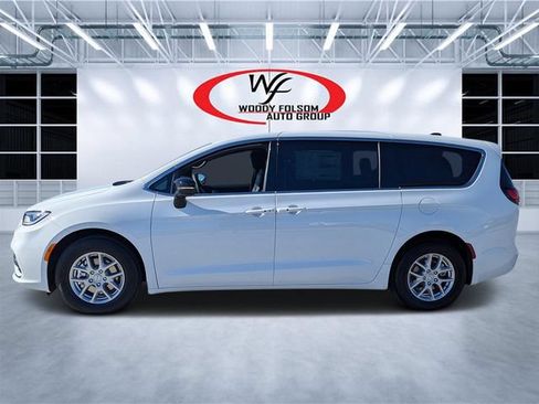 New 2026 Chrysler Pacifica Select FWD image 6