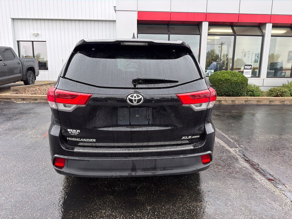 Used 2019 Toyota Highlander XLE AWD/4WD image 2