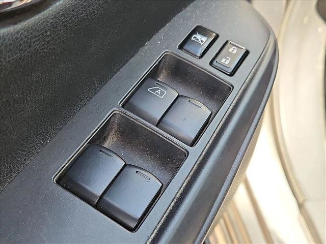 Used 2015 Nissan Versa Note SR w/ SR Convenience Package FWD image 11