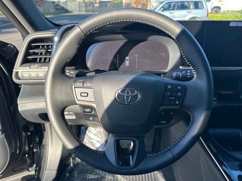 Used 2025 Toyota Crown Signia XLE image 18