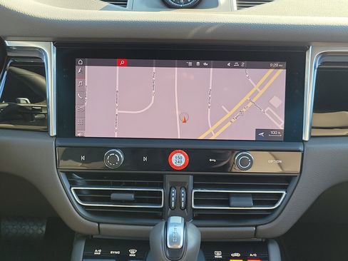 Used 2025 Porsche Macan Turbo image 17