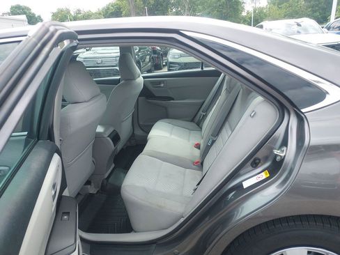 Used 2017 Toyota Camry LE FWD image 30