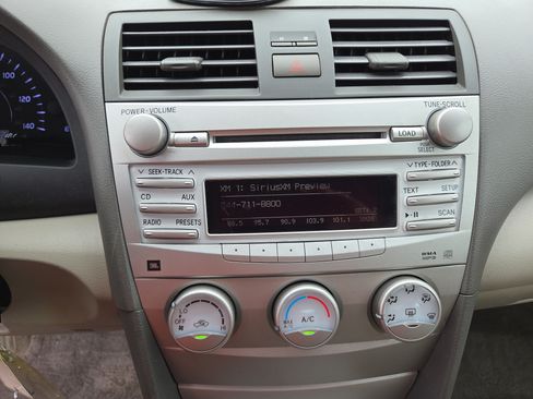 Used 2011 Toyota Camry LE FWD image 21