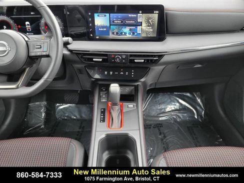 Used 2025 Nissan Kicks SR image 14