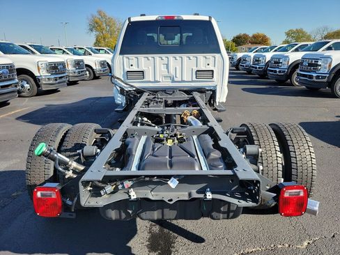New 2026 Ford F550 4x4 Crew Cab image 8