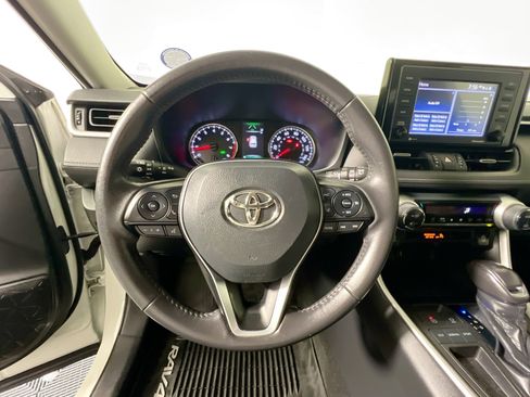 Used 2020 Toyota RAV4 XLE Premium image 17